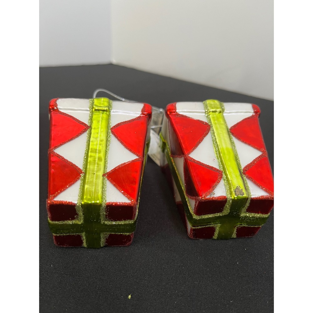 Designer's Excellence Glass Gift Box Christmas Ornaments Set of 2 Red Green 3.5" - Picture 7 of 9